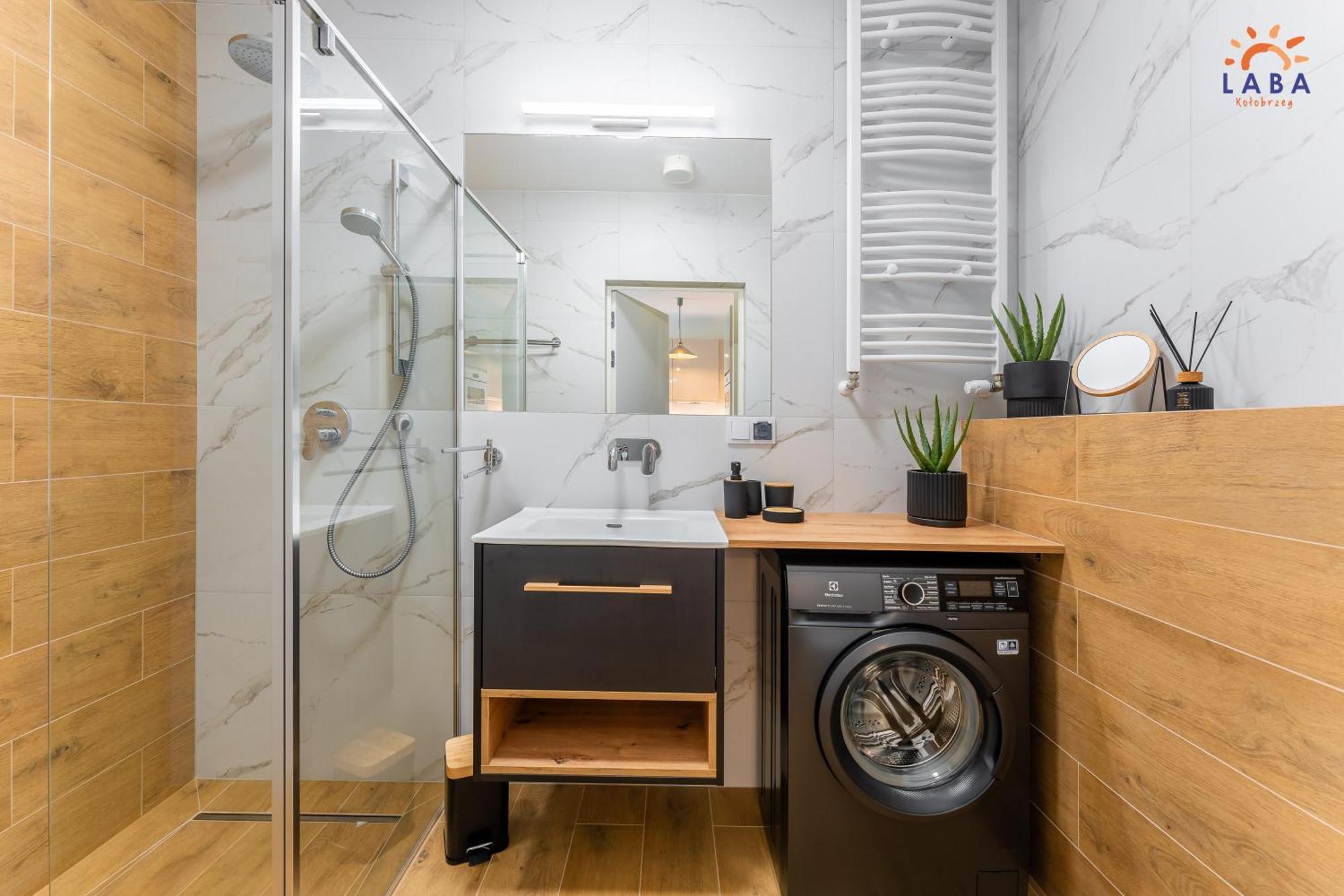 Laba Kolobrzeg Apartamenty Kollataja Z Parkingiem Buitenkant foto